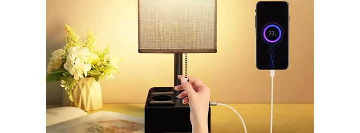 Lámpara de mesa de noche LED con 4 tomas de corriente pic